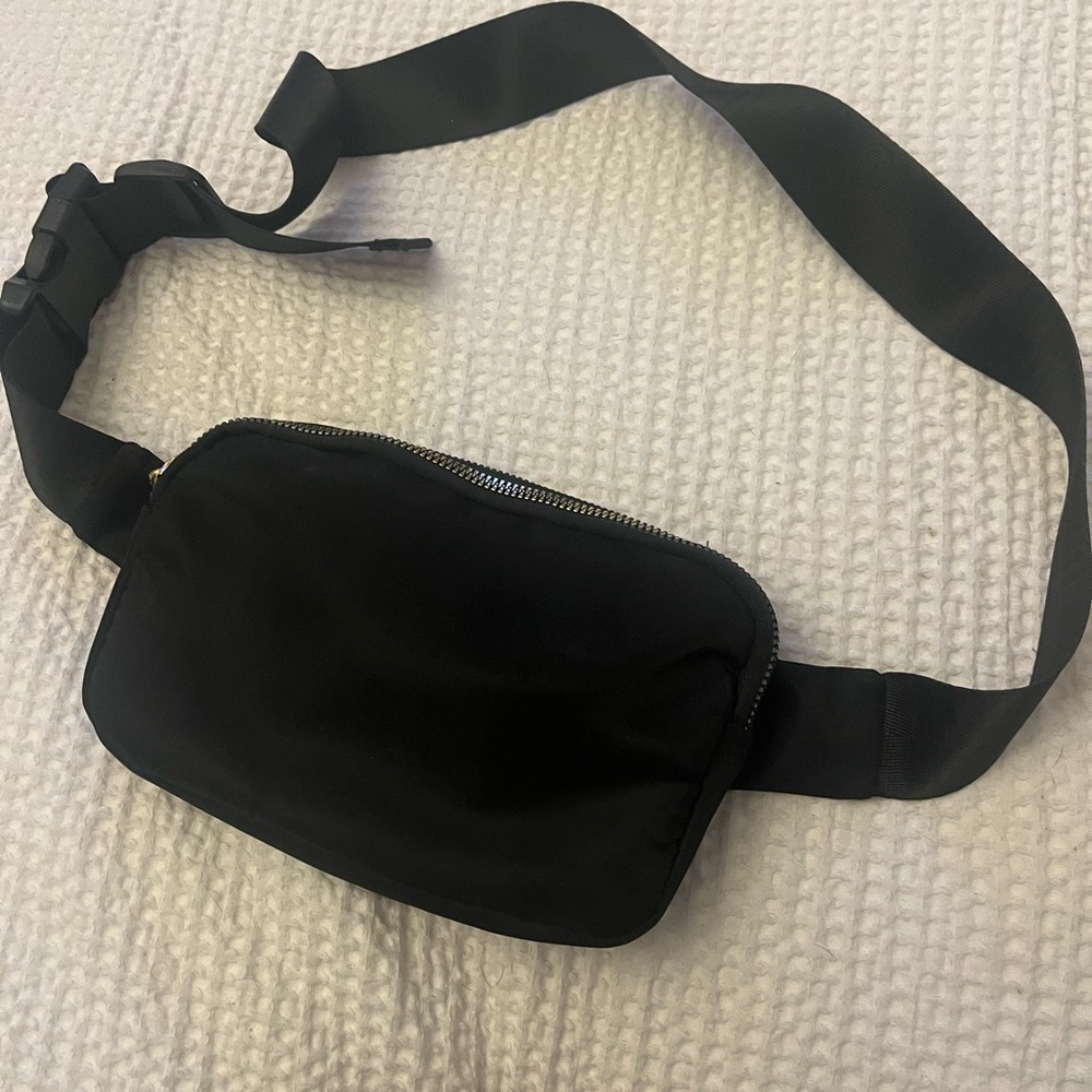Black belt bag